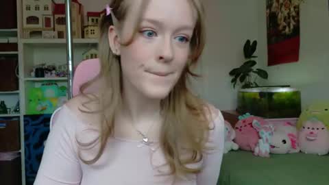 Snapshot of daisy_dollxo chatting on 04.30.26 Daisy online show from 04.30.26