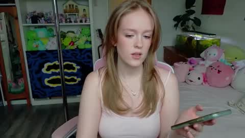 Snapshot of daisy_dollxo chatting on 05.12.26 Daisy online show from 05.12.26