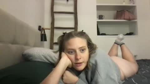 Snapshot of daisy_lately chatting on 11.18.25 daisy_lately online show from 11.18.25