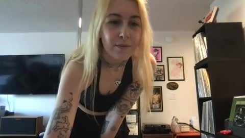 Snapshot of daisymynx chatting on 04.04.26 daisymynx online show from 04.04.26