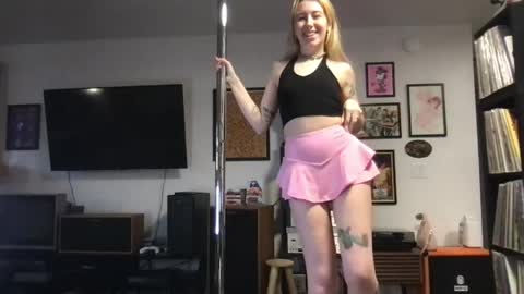 Snapshot of daisymynx chatting on 04.13.26 daisymynx online show from 04.13.26