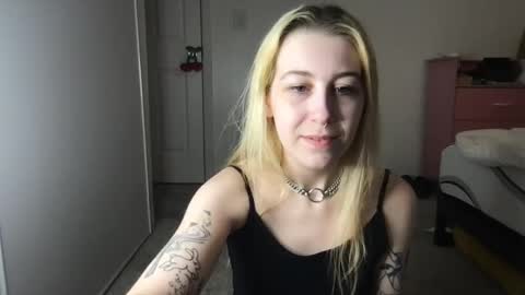 Snapshot of daisymynx chatting on 05.14.26 daisymynx online show from 05.14.26