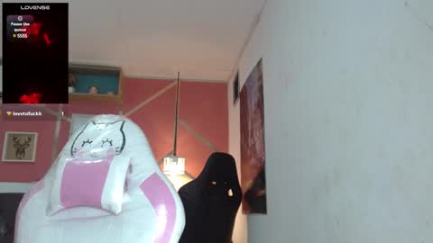 Snapshot of dakota_01_ chatting on 12.11.24 dakota online show from 12.11.24