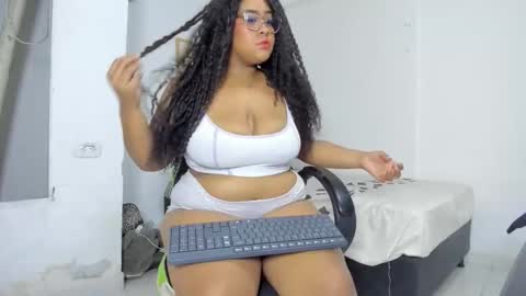 Snapshot of dakota__luxx chatting on 09.28.25 dakota__luxx online show from 09.28.25