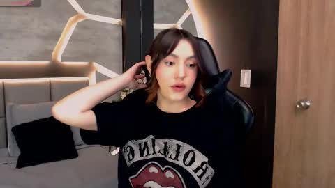 Dakota  online show from 12.21.25