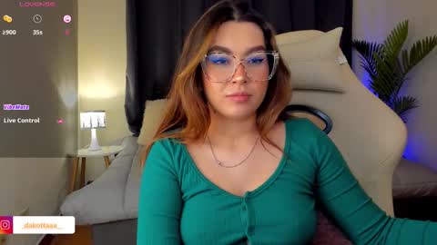 dakottaa__ online show from 10.15.25