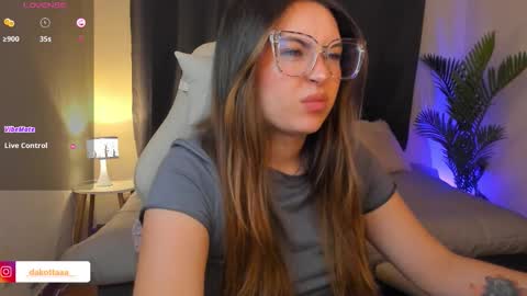 dakottaa__ online show from 02.10.26