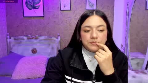 Snapshot of dali_collin chatting on 06.19.26 dali_collin online show from 06.19.26