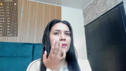 Snapshot of dalia_alissa chatting on 05.25.26 Violeta online show from 05.25.26