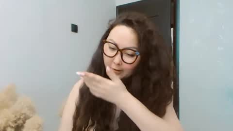 Snapshot of dalidayes chatting on 06.15.26 Dali online show from 06.15.26