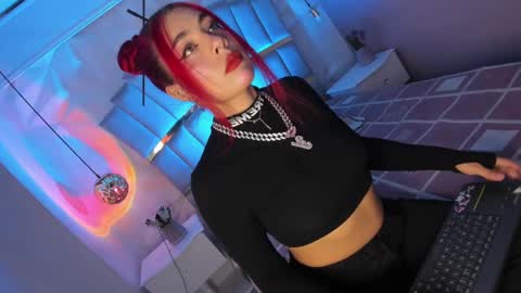 Snapshot of dalila_thoms chatting on 12.20.24 Dalila online show from 12.20.24