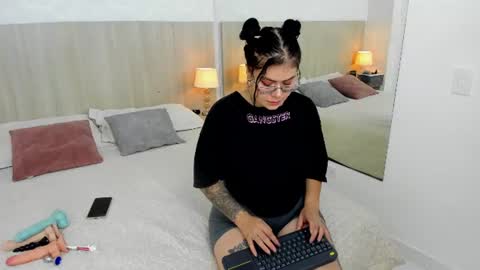 Snapshot of damaris_ponce chatting on 06.29.26 Damaris Ponce online show from 06.29.26
