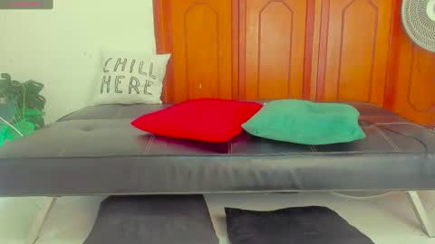 Kary-- independent model Schedule 0530am-1000am colombian time online show from 12.24.24