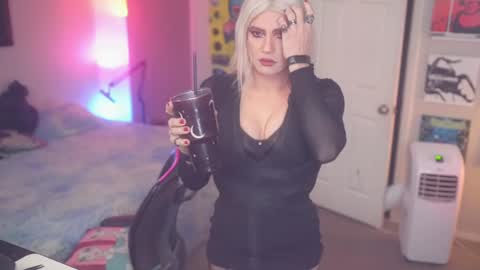 Snapshot of damngina39 chatting on 10.05.25 damngina39 online show from 10.05.25