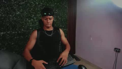 Snapshot of damon_sw chatting on 11.24.25 damon online show from 11.24.25