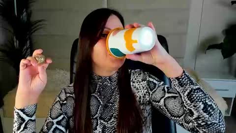 Dana Dom online show from 11.23.25