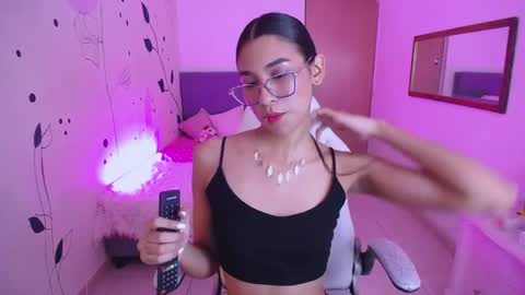 Snapshot of dana_paula chatting on 02.15.25 dana_paula online show from 02.15.25