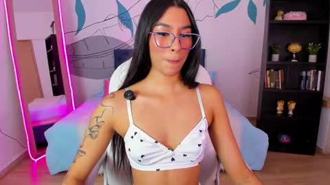 Snapshot of dana_paula chatting on 09.20.25 dana_paula online show from 09.20.25