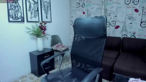 Danaa Rey online show from 02.12.25