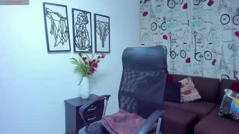 Danaa Rey online show from 03.04.25