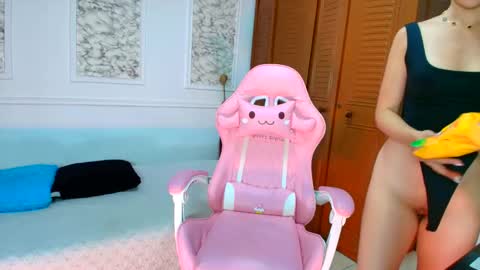 Danella Houston online show from 11.18.25