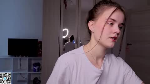 Snapshot of dangerouss_lady chatting on 09.14.25 Eva online show from 09.14.25