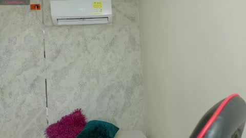 Snapshot of dani_lue chatting on 05.17.26 dani_lue online show from 05.17.26