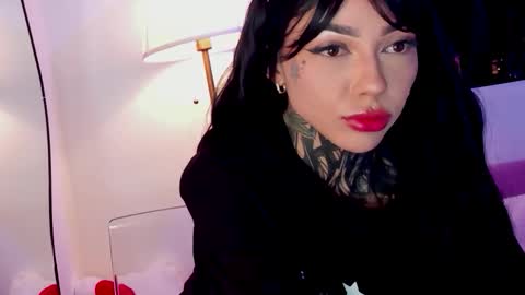 Snapshot of dani_valen chatting on 11.28.25 Dani online show from 11.28.25