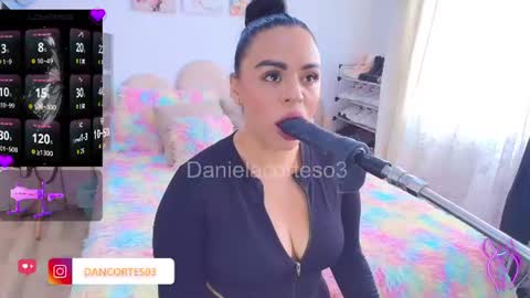 Snapshot of danielacortes03 chatting on 07.10.26 I think I will close this page please leave me a message if you want to know about me online show from 07.10.26