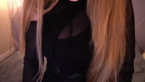 Snapshot of danielareign chatting on 04.18.26 danielareign online show from 04.18.26