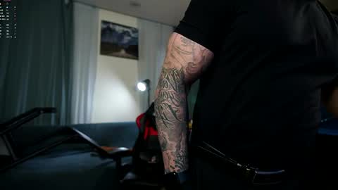 Snapshot of danielkraig_for_u chatting on 04.04.26 Daniel Kraig online show from 04.04.26