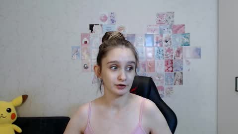 Snapshot of daniella_martin chatting on 11.16.25 Daniella Martin online show from 11.16.25