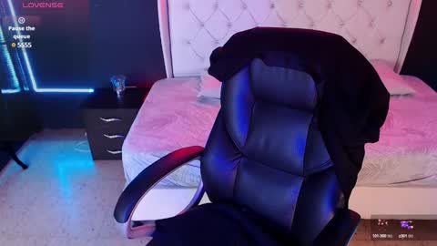 Snapshot of danielle_smithh chatting on 02.21.25 Danielle Smith online show from 02.21.25