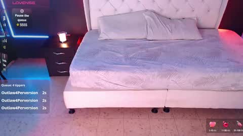 Snapshot of danielle_smithh chatting on 03.05.25 Danielle Smith online show from 03.05.25