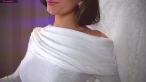 Snapshot of danielle_thomas chatting on 03.09.25 Danielle online show from 03.09.25