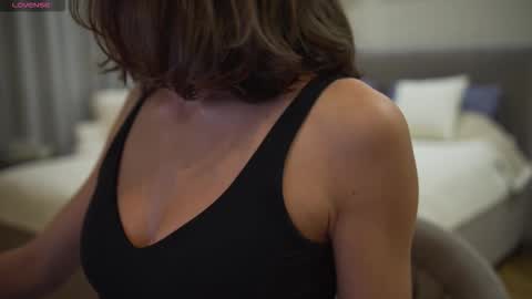 Snapshot of danielle_thomas chatting on 09.19.25 Danielle online show from 09.19.25