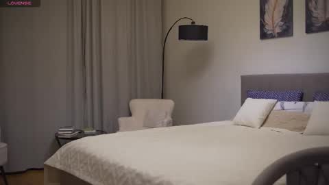 Snapshot of danielle_thomas chatting on 09.20.25 Danielle online show from 09.20.25