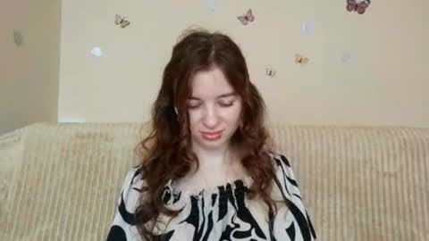 Snapshot of daniellevaulet chatting on 07.16.26 Mia online show from 07.16.26