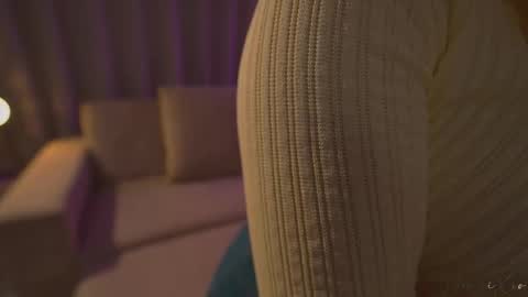 Snapshot of danii_xoxo chatting on 10.14.25 online show from 10.14.25