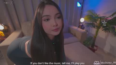 Snapshot of danii_xoxo chatting on 11.28.25 online show from 11.28.25