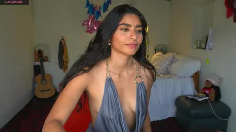 danalle .. online show from 11.14.25