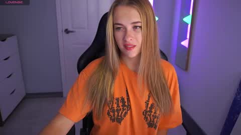 Hi my name is Anna. Please say hello I like to chat with you. If u have request use Tip option .Thank you online show from 10.19.25