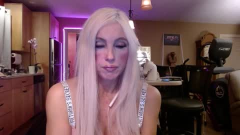 DanikaWhite69 online show from 01.21.25
