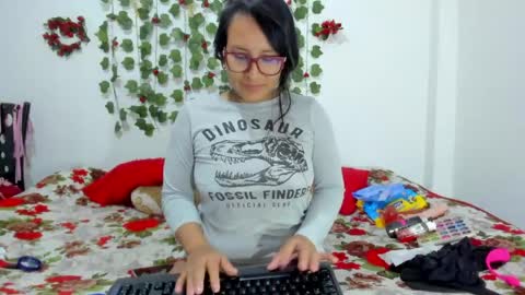 Snapshot of danisecret1 chatting on 05.28.26 Dani online show from 05.28.26