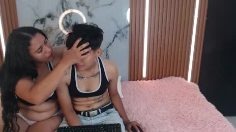 Danniela y Victoria online show from 04.15.26