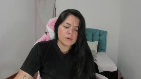 Snapshot of danna_1111 chatting on 02.03.25 danna online show from 02.03.25