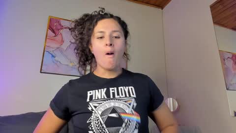 Danna Lovs online show from 01.20.25