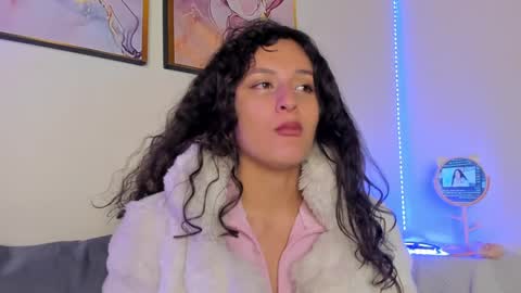 Danna Lovs online show from 01.28.25