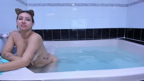 Snapshot of danna_reyess chatting on 02.04.25 Danna online show from 02.04.25