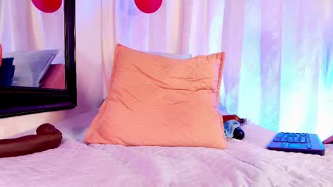 Danna Berlin  online show from 02.14.25